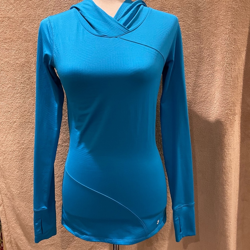 Women’s Under Armour Athletic fitted hoodie with runner’s sleeve, Small